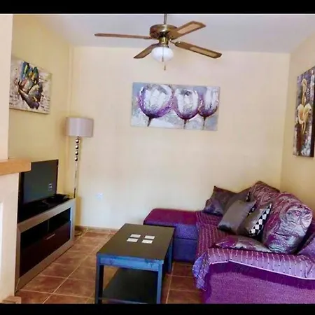 House Sleeps 6, Large Pool Walk To *