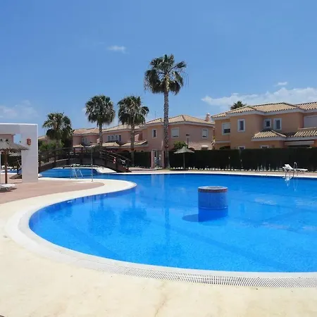 House Sleeps 6, Large Pool Walk To Holiday home Vera
