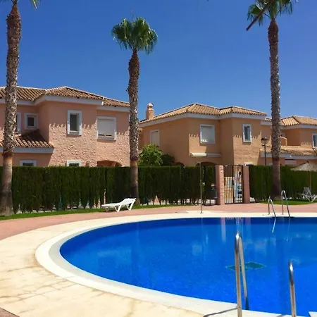House Sleeps 6, Large Pool Walk To Vera