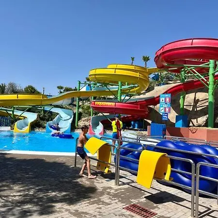 Holiday home House Sleeps 6, Large Pool Walk To