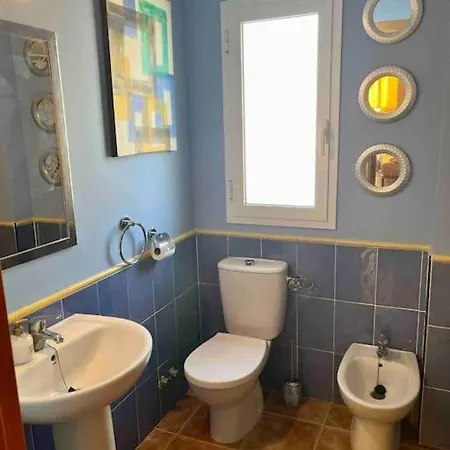 House Sleeps 6, Large Pool Walk To Holiday home Vera