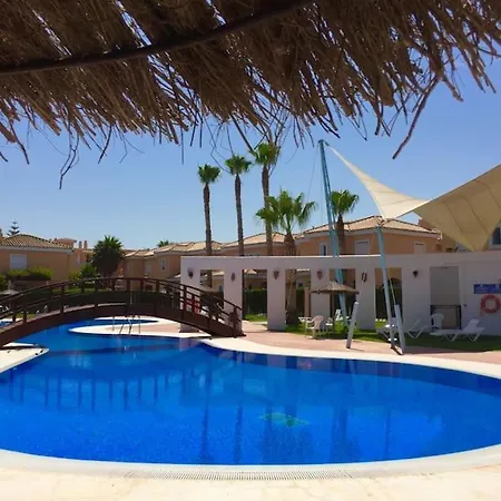 House Sleeps 6, Large Pool Walk To Holiday home Vera