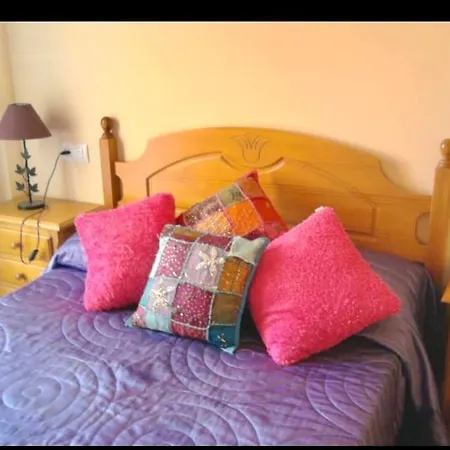 House Sleeps 6, Large Pool Walk To * Vera