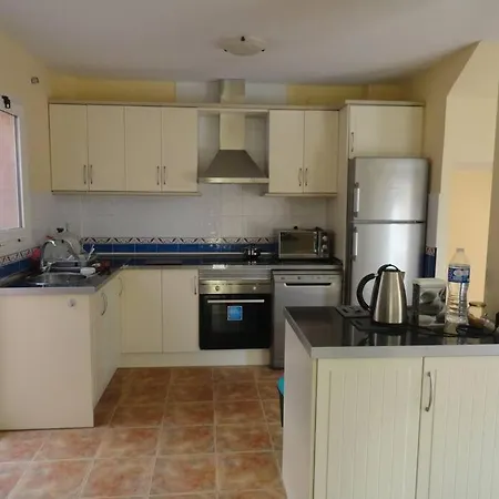 House Sleeps 6, Large Pool Walk To