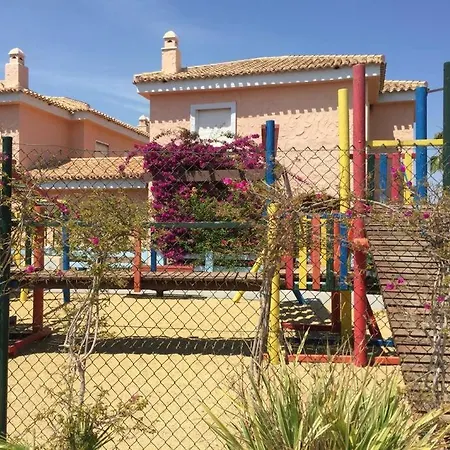 Holiday home House Sleeps 6, Large Pool Walk To
