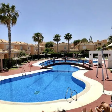 House Sleeps 6, Large Pool Walk To Holiday home Vera
