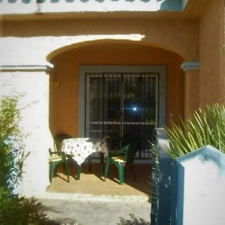 House Sleeps 6, Large Pool Walk To * Vera