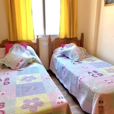 House Sleeps 6, Large Pool Walk To *