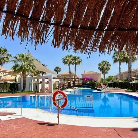 House Sleeps 6, Large Pool Walk To Vera