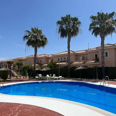 House Sleeps 6, Large Pool Walk To *